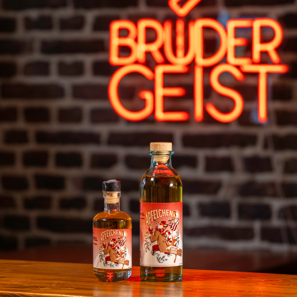 ÄPFELCHEN WINTEREDITION 0,5 L – DER BRATAPFELLIKÖR VON BRÜDERGEIST